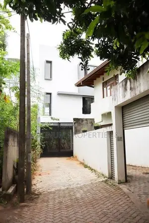 3-Story House /Office Building Is For Rent Boralesgamuwa Raththanapiti