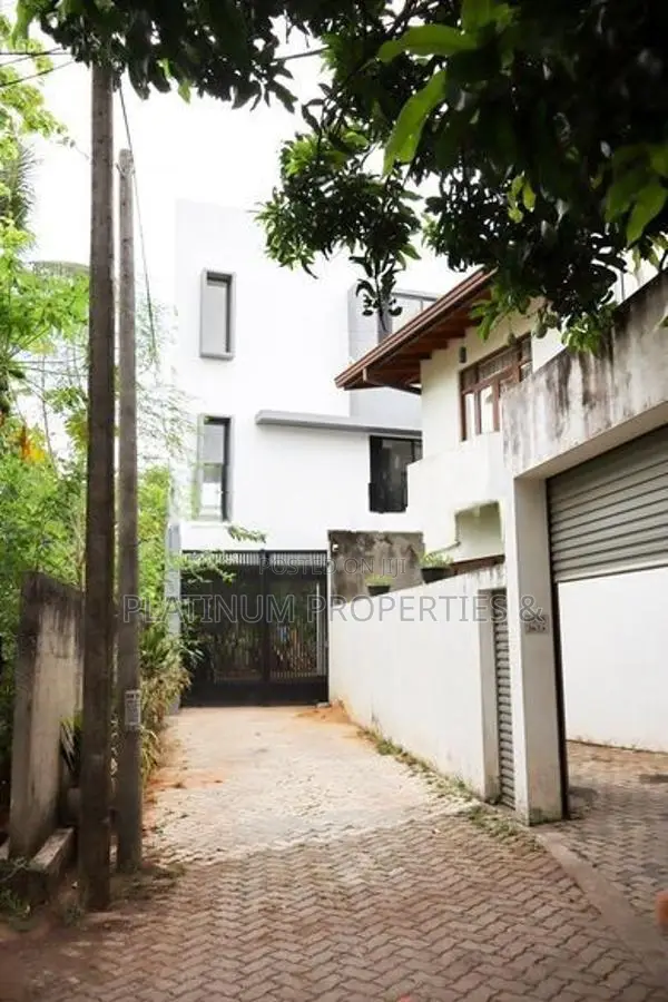 3-Story House /Office Building Is For Rent Boralesgamuwa Raththanapiti