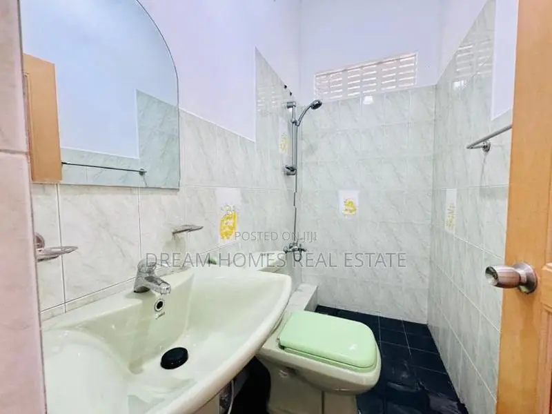 Modern Luxury House with Separate Unit for Sale – Papiliyana