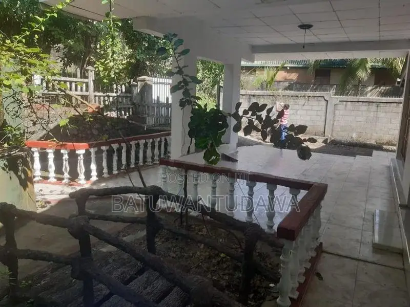 One Story House with Land Polgasowita