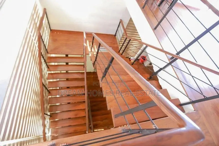 Luxury 5 Bedroom House for Sale in Nugegoda