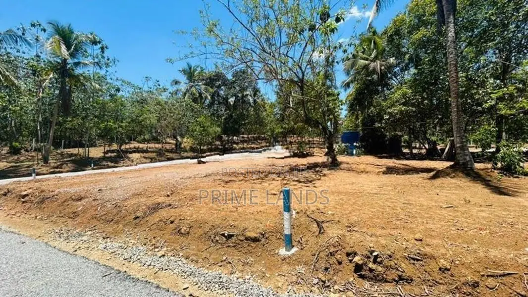 පිලියන්දල බස් පාරට ආසන්නයේන් ඉඩමක්