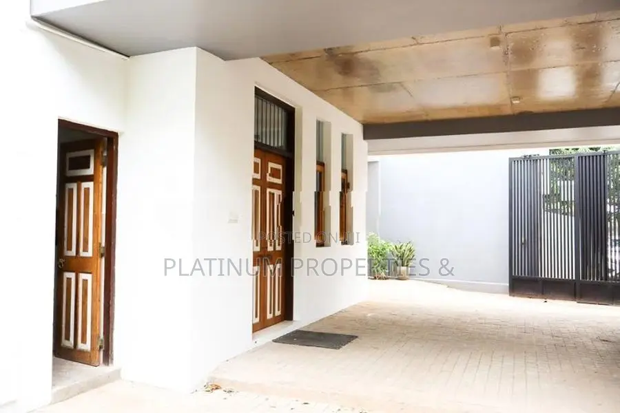 3-Story House /Office Building Is For Rent Boralesgamuwa Raththanapiti
