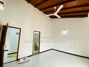 4 Bedroom House Near Athurugiriya