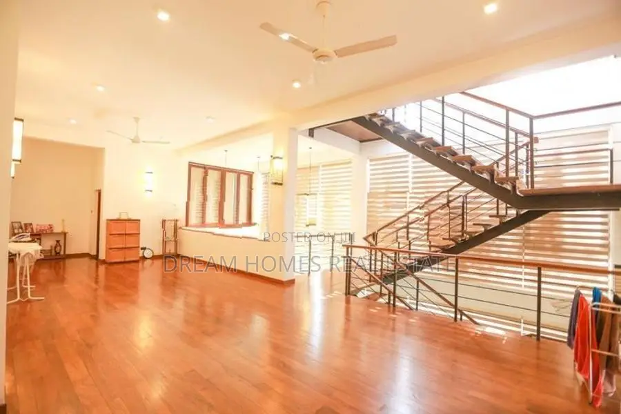 Luxury 5 Bedroom House for Sale in Nugegoda