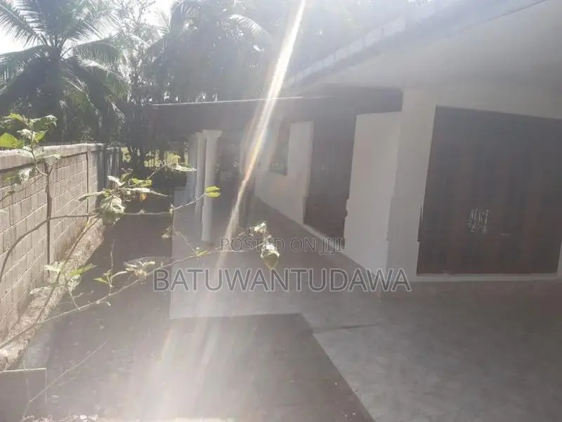 One Story House with Land Polgasowita