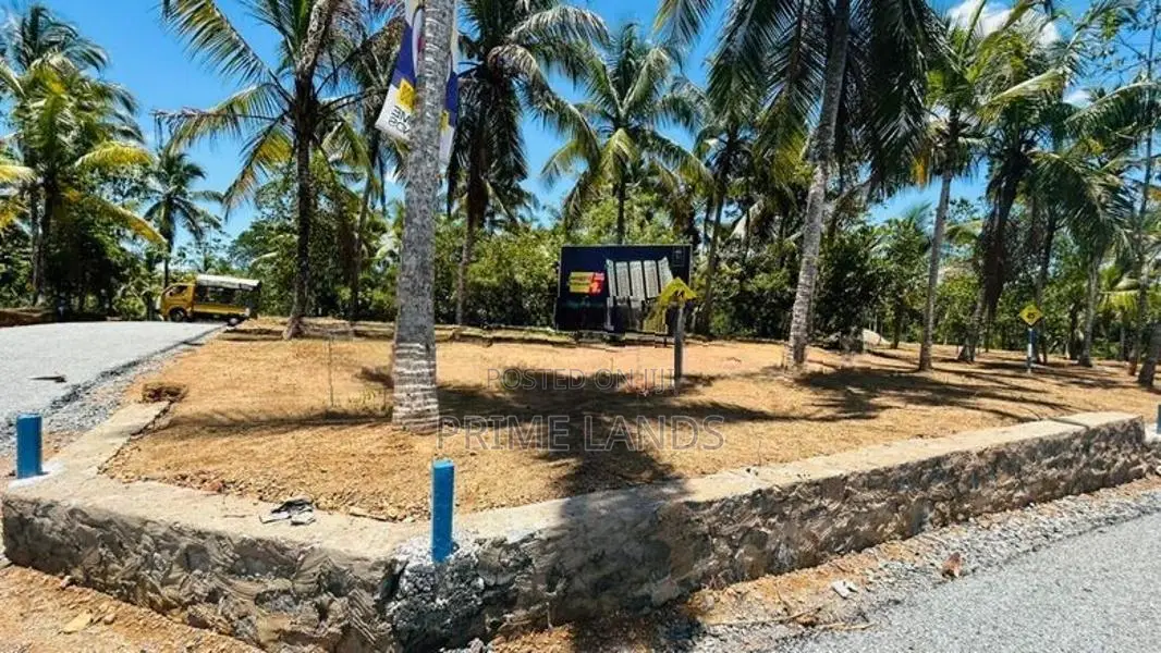 පිලියන්දල බස් පාරට ආසන්නයේන් ඉඩමක්