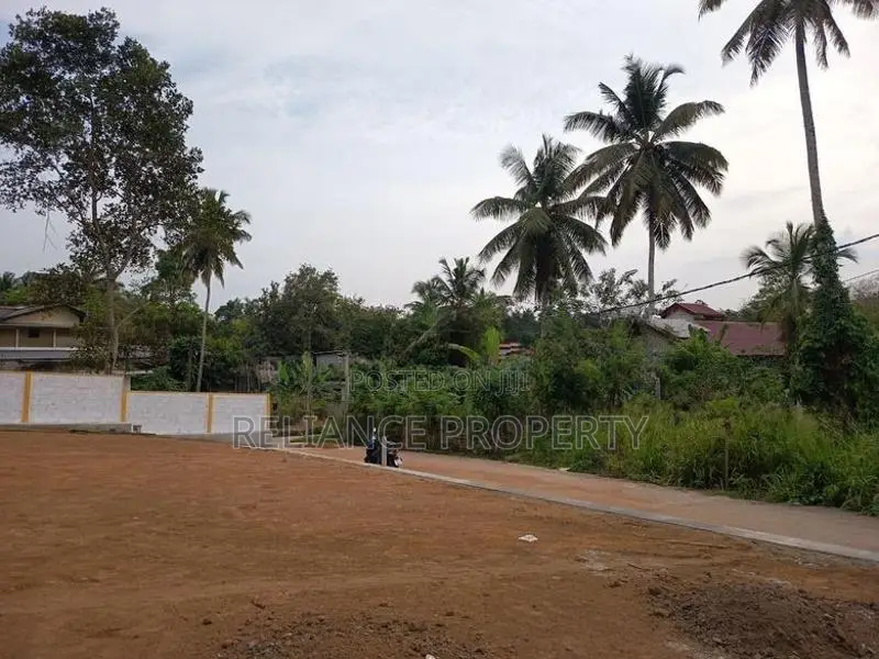 Land in Homagama - Pitipana