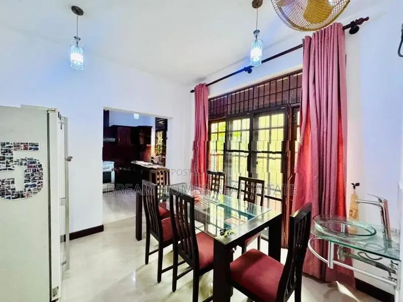 Modern Luxury House with Separate Unit for Sale – Papiliyana