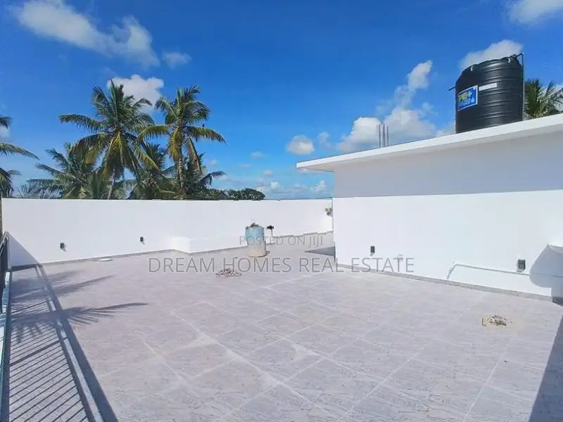 5 Bedroom House for Sale in Makandana, Piliyandala