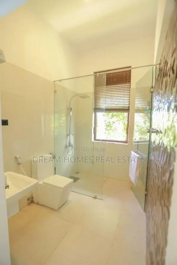 Luxury 5 Bedroom House for Sale in Nugegoda