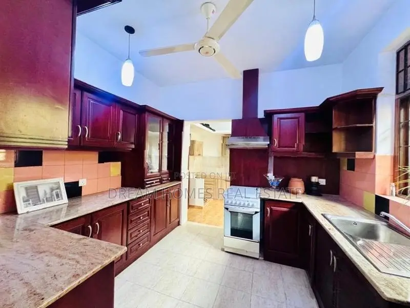 Modern Luxury House with Separate Unit for Sale – Papiliyana