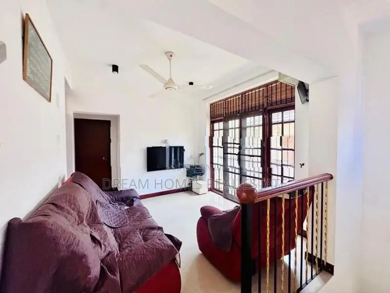 Modern Luxury House with Separate Unit for Sale – Papiliyana