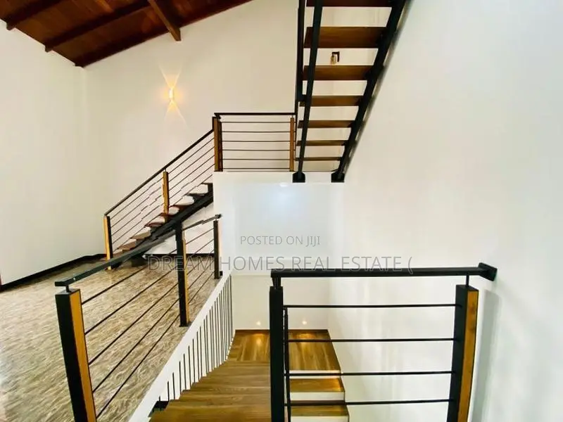 4 Bedroom House Near Athurugiriya