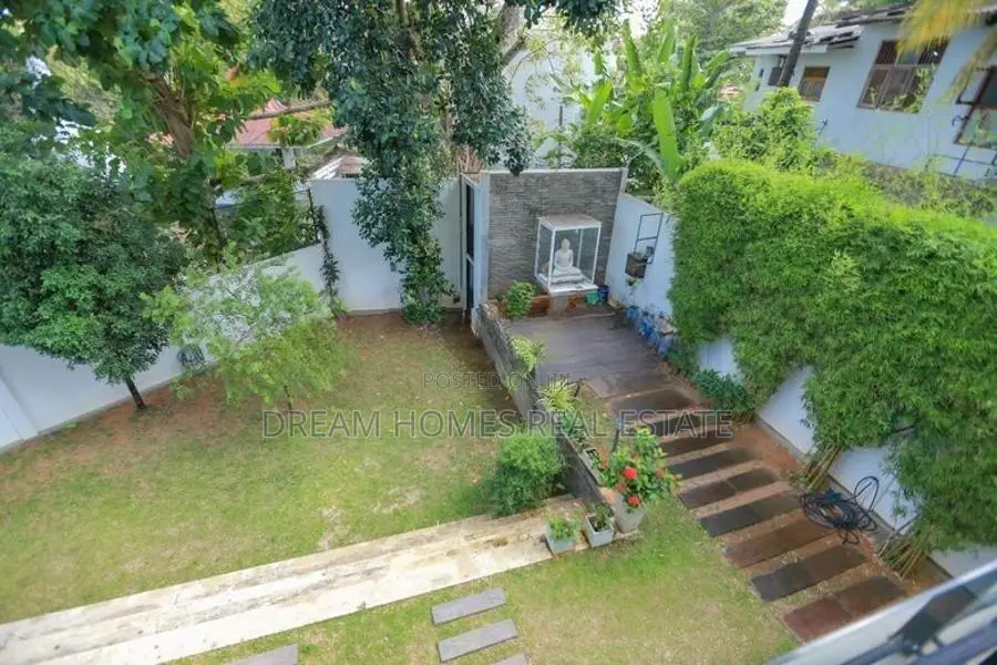 Luxury 5 Bedroom House for Sale in Nugegoda