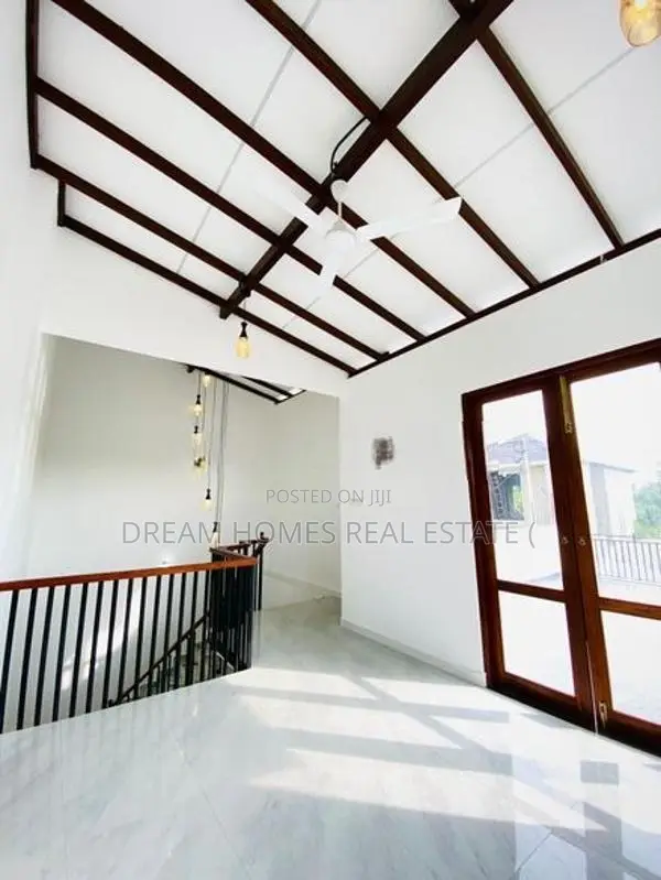 Brand New Luxury Two-Storey Family Home in Athurugiriya