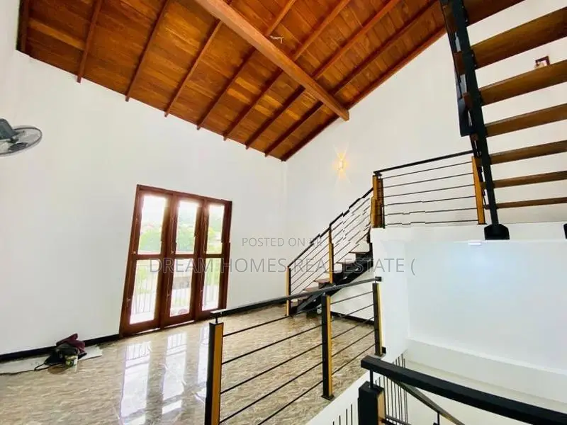 4 Bedroom House Near Athurugiriya