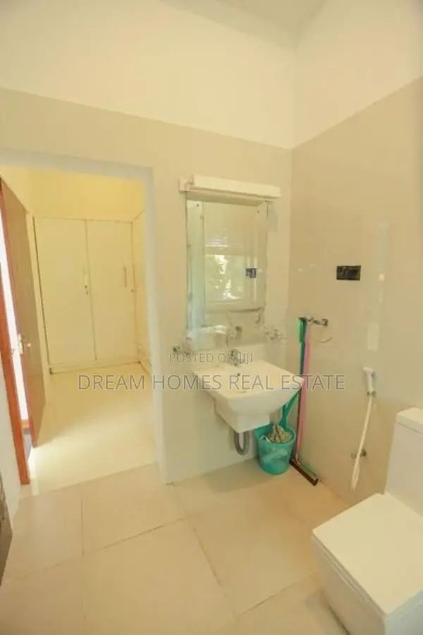 Luxury 5 Bedroom House for Sale in Nugegoda