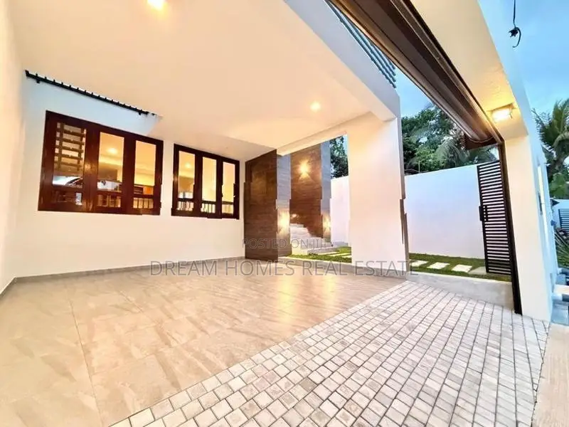 Modern 3BR Luxury House with Paddy View – Battaramulla