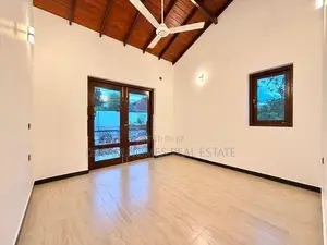 Modern 3BR Luxury House with Paddy View – Battaramulla