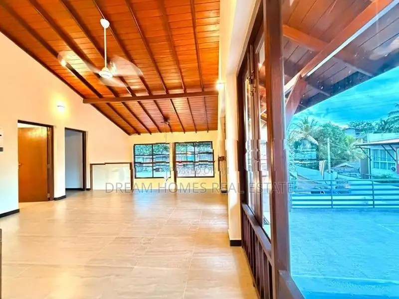 Modern 3BR Luxury House with Paddy View – Battaramulla