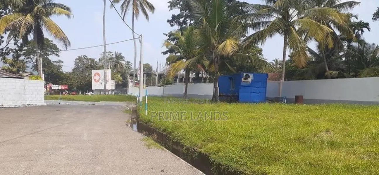 කුරුණෑගල දඹුලු පාරට මුහුණලා ඉඩමක්