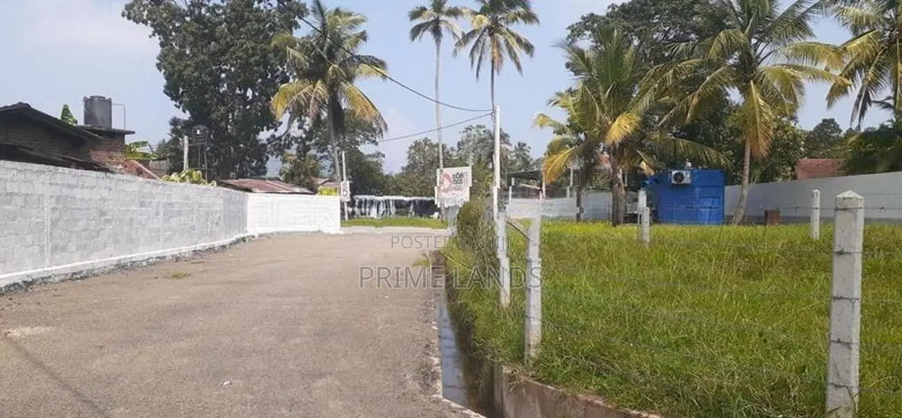 කුරුණෑගල දඹුලු පාරට මුහුණලා ඉඩමක්