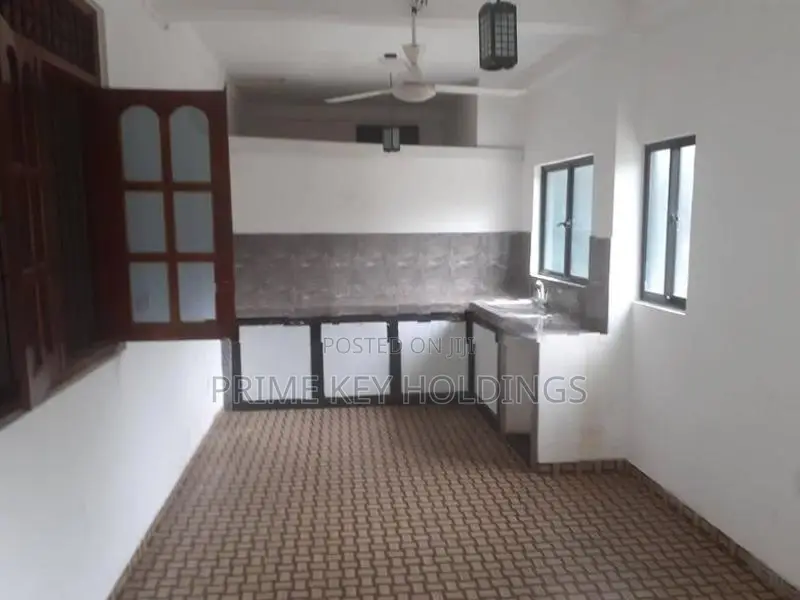 Spacious 3-Storey House for Rent – Kelaniya (HR116)