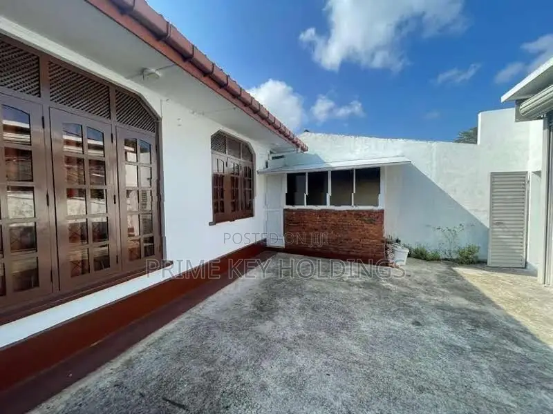 Fully Furnished Luxury Bungalow for Lease – Nugegoda [HR104]