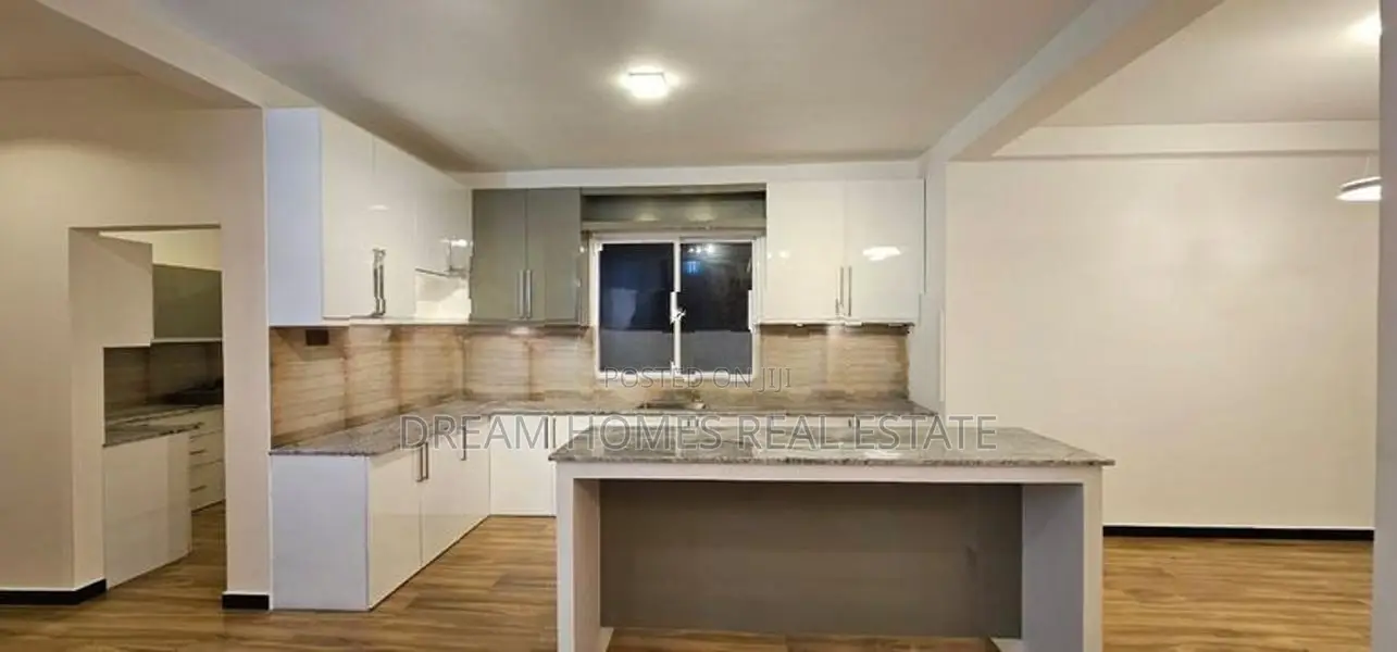 Beautiful House with Swimming Pool - Piliyandala Town