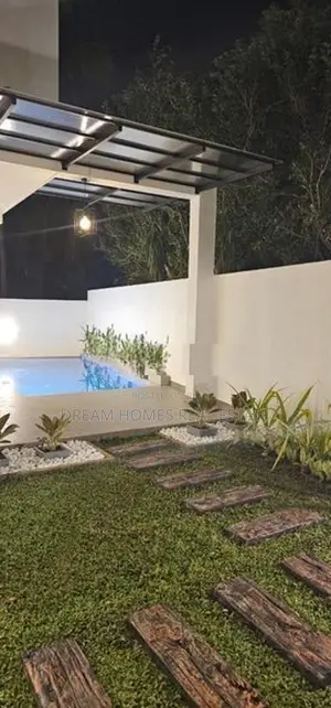 Beautiful House with Swimming Pool - Piliyandala Town