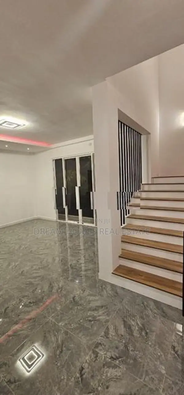 Beautiful House with Swimming Pool - Piliyandala Town