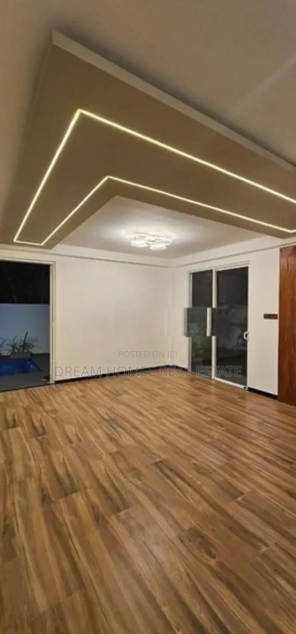 Beautiful House with Swimming Pool - Piliyandala Town