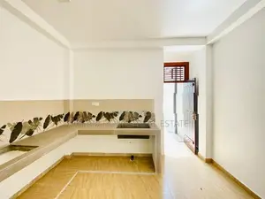 House with Office Rooftop Space – Athurugiriya