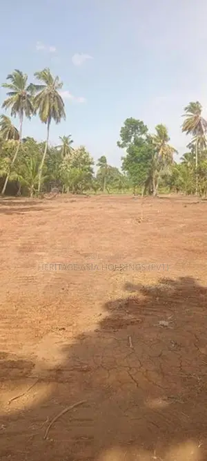 අනුරාධපුරයෙන් ඉඩමක්