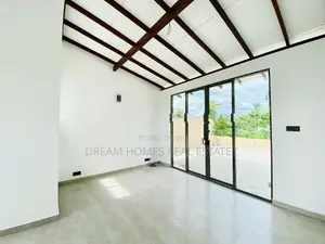 House with Office Rooftop Space – Athurugiriya
