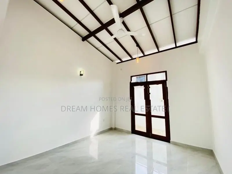 4 Bedroom House Near Millennium City Athurugiriya