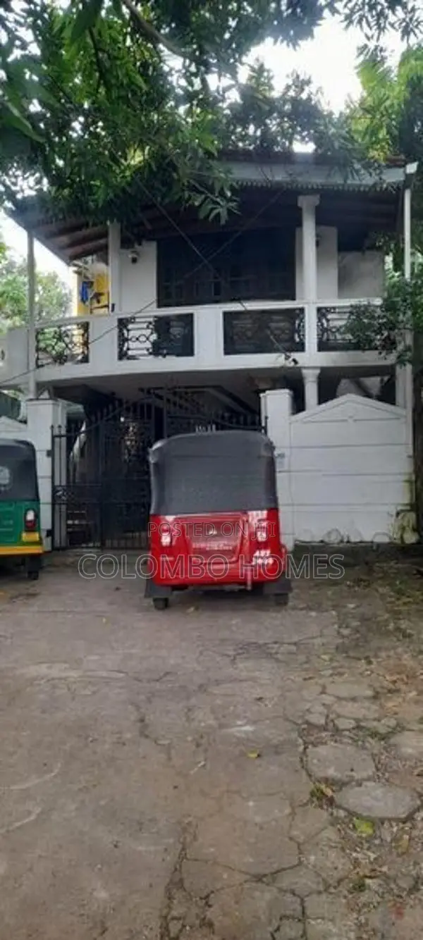 8 Perches Land with House for Sale - Bathya Mawatha , Dehiwala