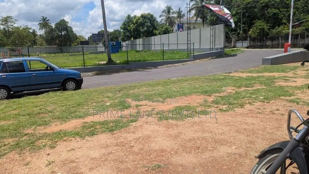කුරුණෑගල මල් කඩුවාවෙන් වටිනාම බිම් කොටස්