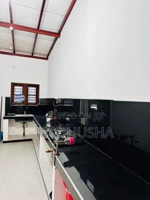Room for Rent Talawatugoda