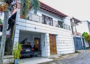 Super Luxury 3 Storey House for Sale in Homandara North, Thalawathugod