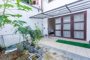 Super Luxury 3 Storey House for Sale in Homandara North, Thalawathugod