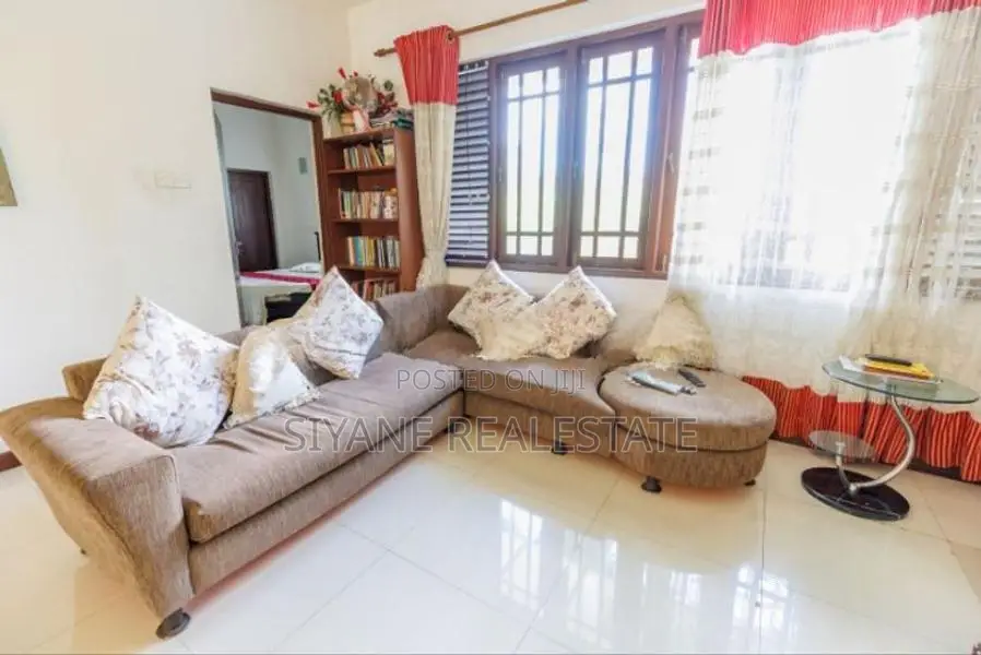 Super Luxury 3 Storey House for Sale in Homandara North, Thalawathugod