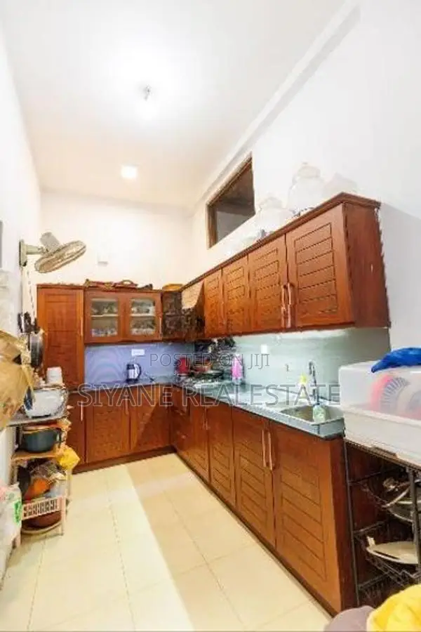Super Luxury 3 Storey House for Sale in Homandara North, Thalawathugod