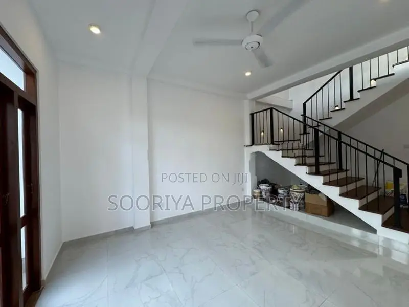 Luxury Brand New 2 Story House for Sale in Piliyandala