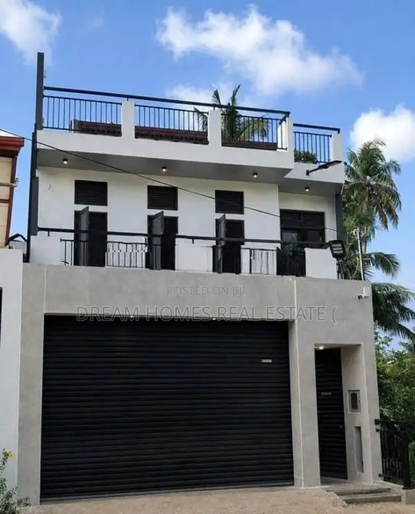 Brand-New Modern Luxury 3-Storey House for Sale – Homagama