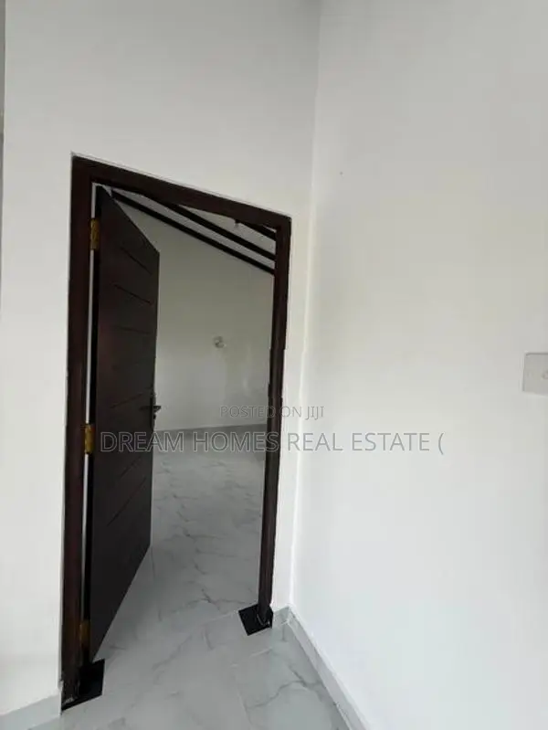 Brand-New Modern Luxury 3-Storey House for Sale – Homagama