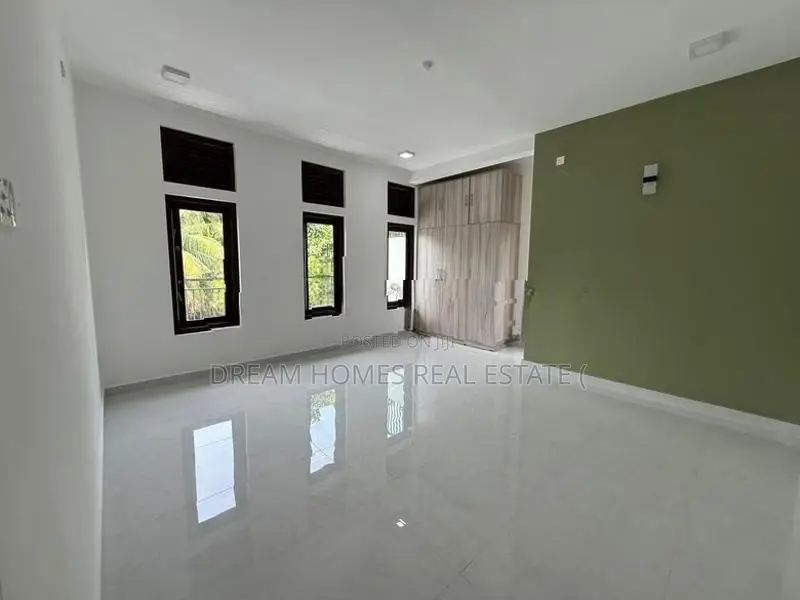 Brand-New Modern Luxury 3-Storey House for Sale – Homagama