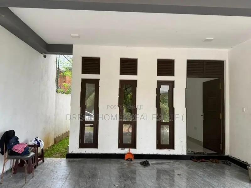 Brand-New Modern Luxury 3-Storey House for Sale – Homagama