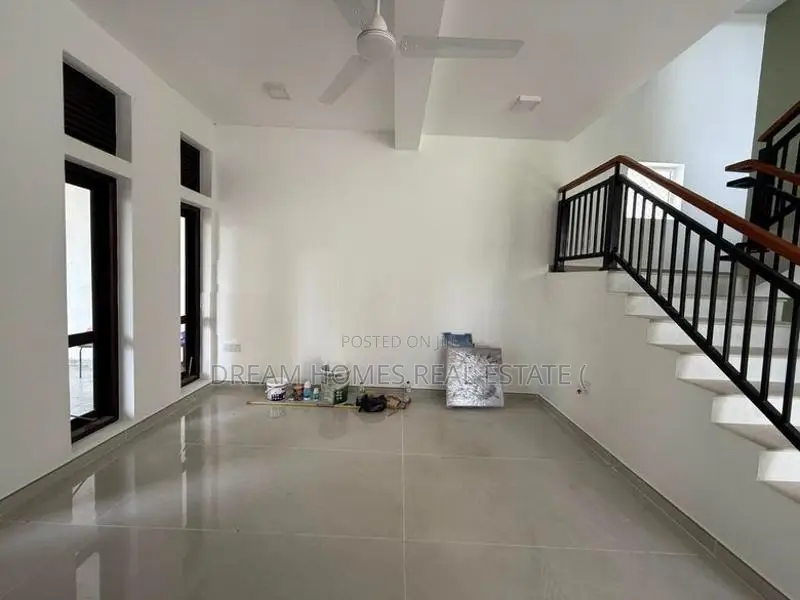 Brand-New Modern Luxury 3-Storey House for Sale – Homagama